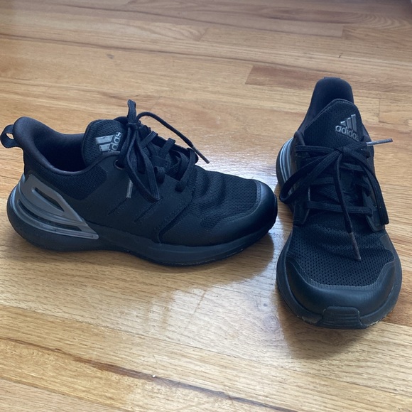 Adidas Bounce boy sneakers. Size 13K. Excellent condition! - Picture 2 of 7